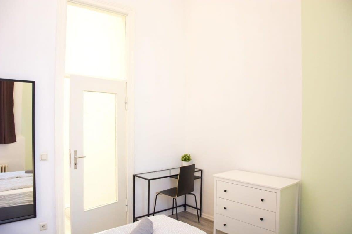 Family Apartment Moabit Berlin Bagian luar foto